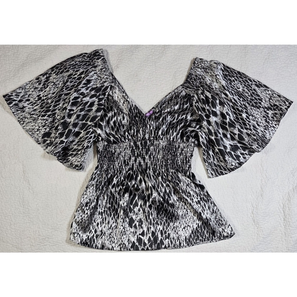Smart Set Black And White Snake Skin Satin Top
